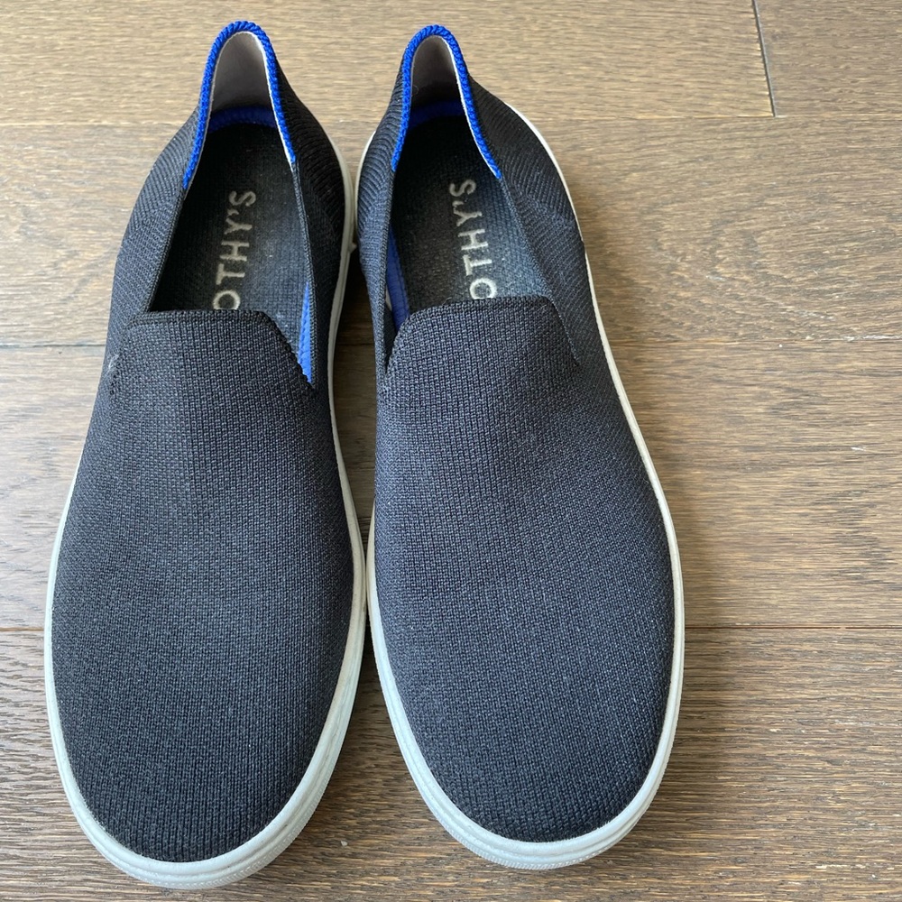 Black Rothy’s sneakers
